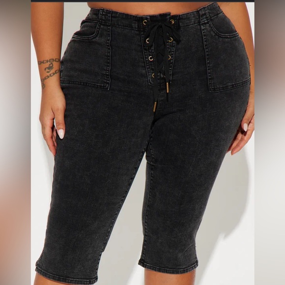 Leveled Up Lace Up Stretch Denim Capris - Black Wash - Picture 2 of 6